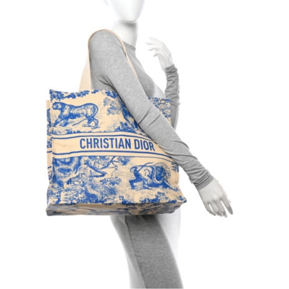 Dior Handbags - NEW Dior STRAW Blue and Cream Tote Bag COA included